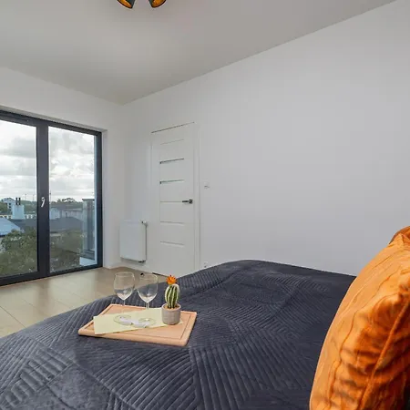 Air-conditioned Seaside With Parking & Balcony By Renters